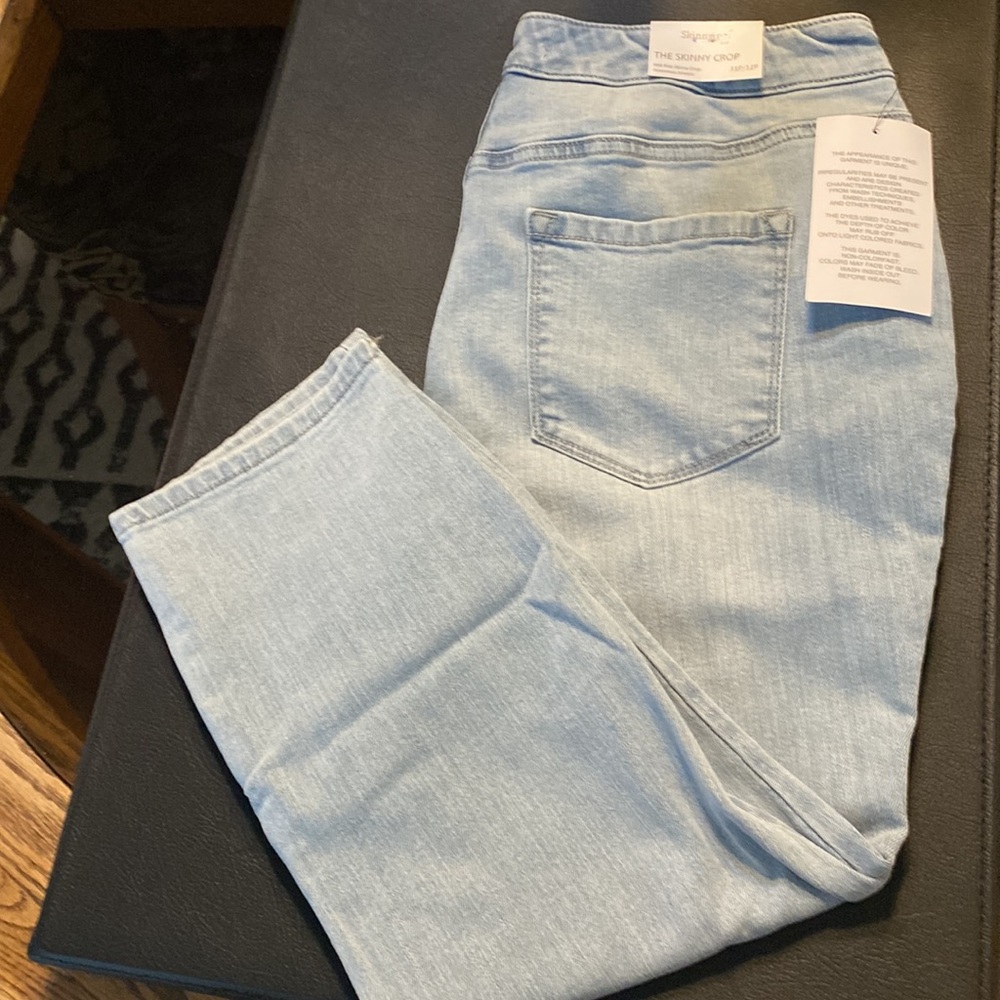 NWT Skinnygirl Pull On Skinny Crop Jean. Mid Rise Skinny Crop Ingenious Stretch